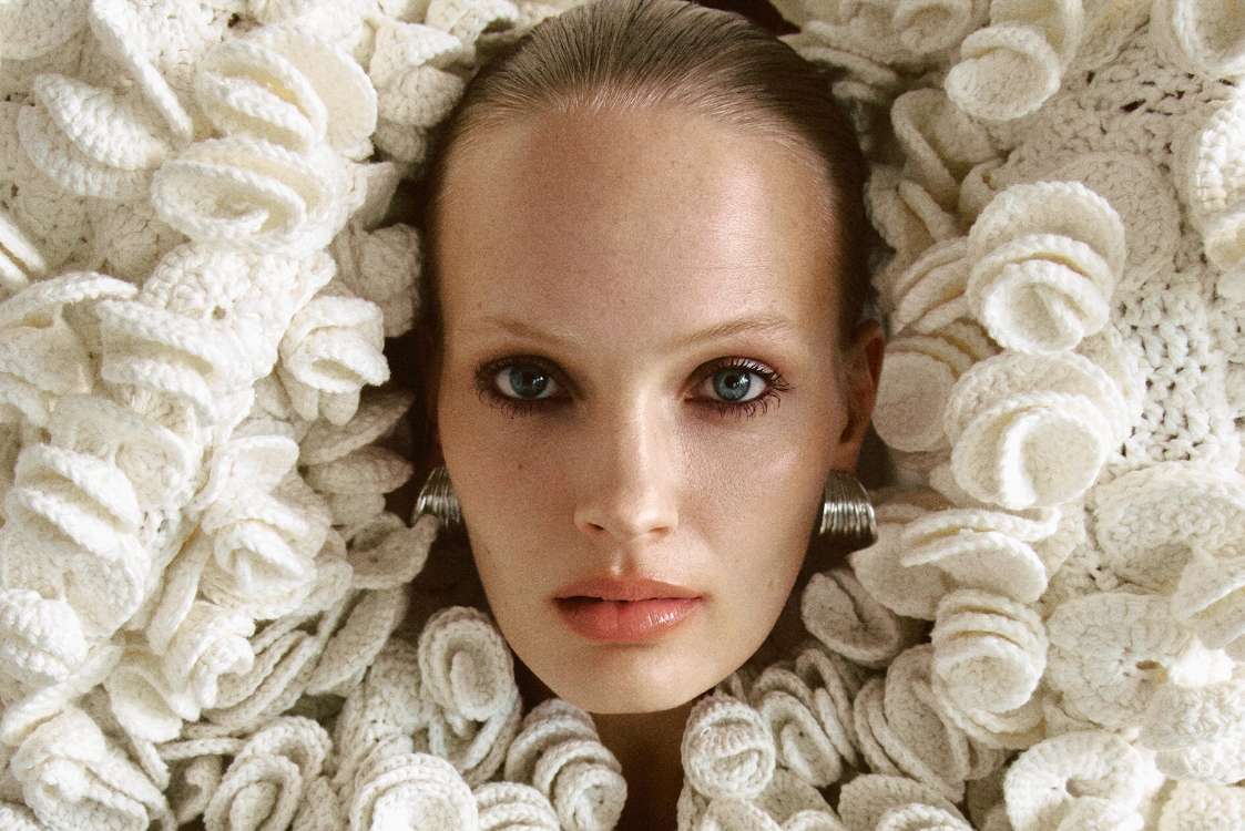 Logistics of Sculptural Couture: The Physics of Moving a 14kg Mussel Dress