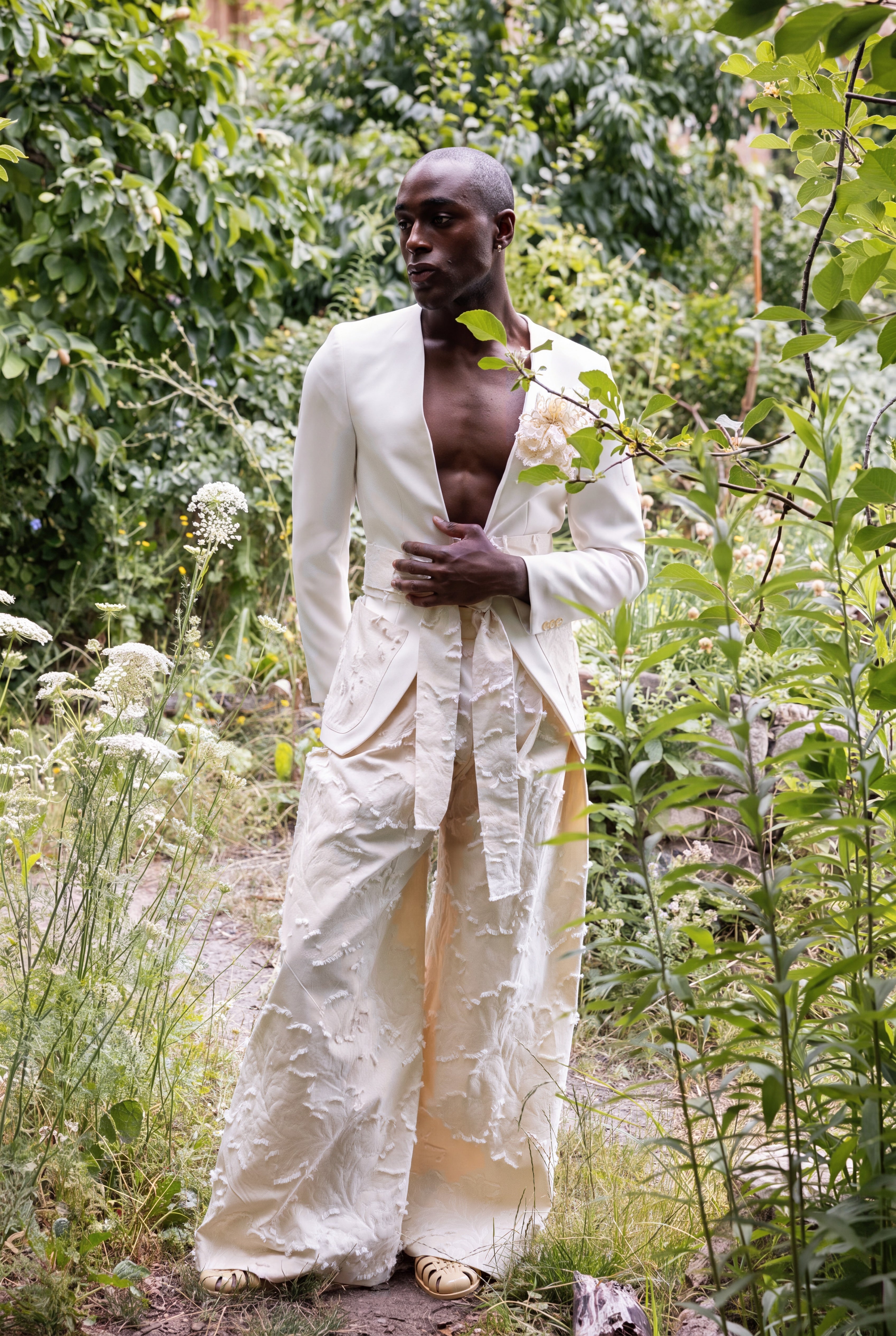The Pleated Suit. ESCAPIST GARDEN SS27, MARIE-LOUISE MÜLLER. Photography: Tanja Tremel.