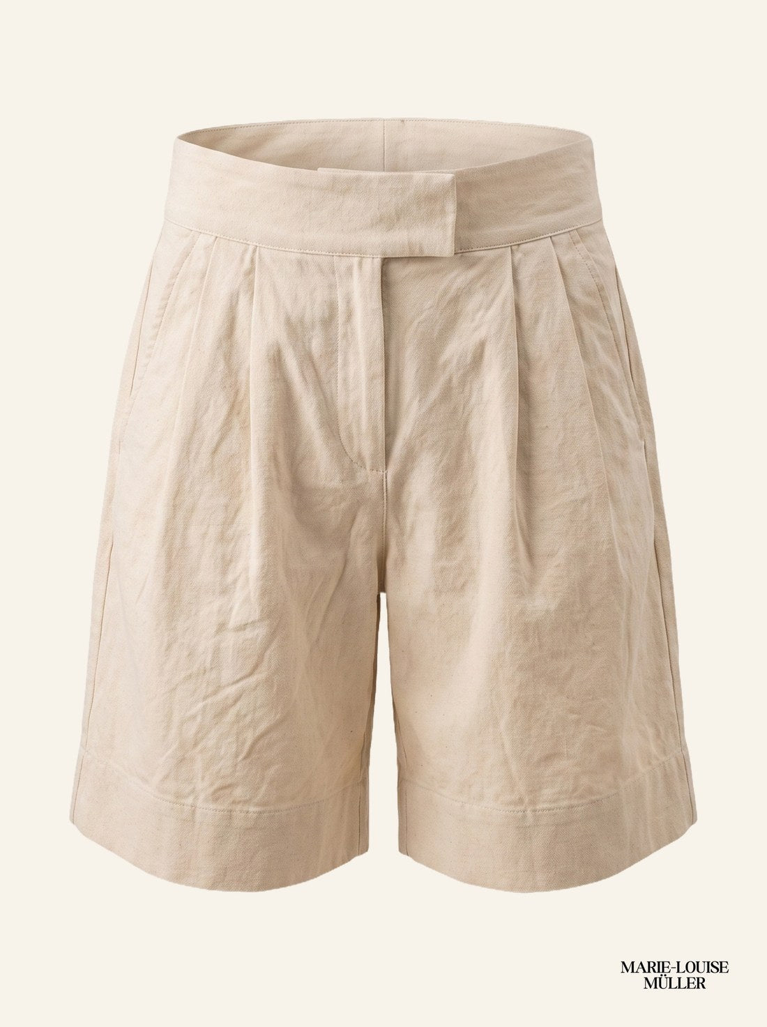 The Pleated Shorts, raw cotton. TABLE TALES SS26. MARIE-LOUISE MÜLLER.